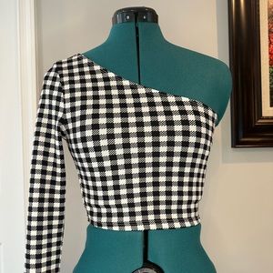 Cropped one sleave top